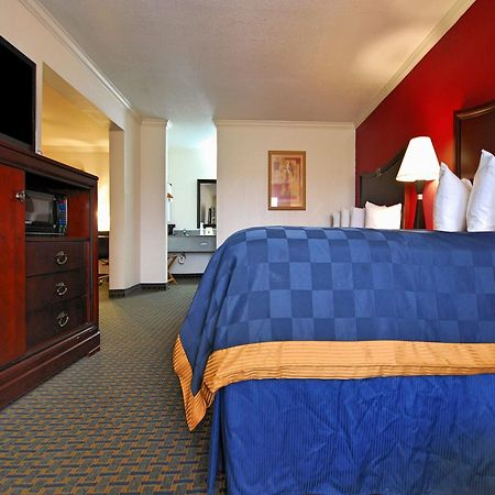 Americas Best Value Inn Kingsville Bagian luar foto