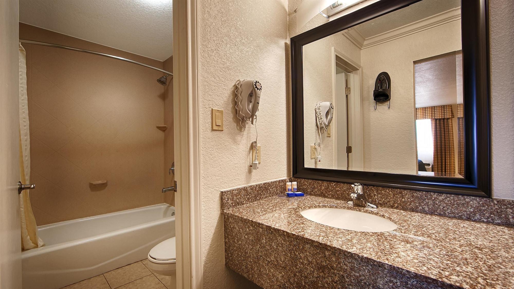 Americas Best Value Inn Kingsville Bagian luar foto