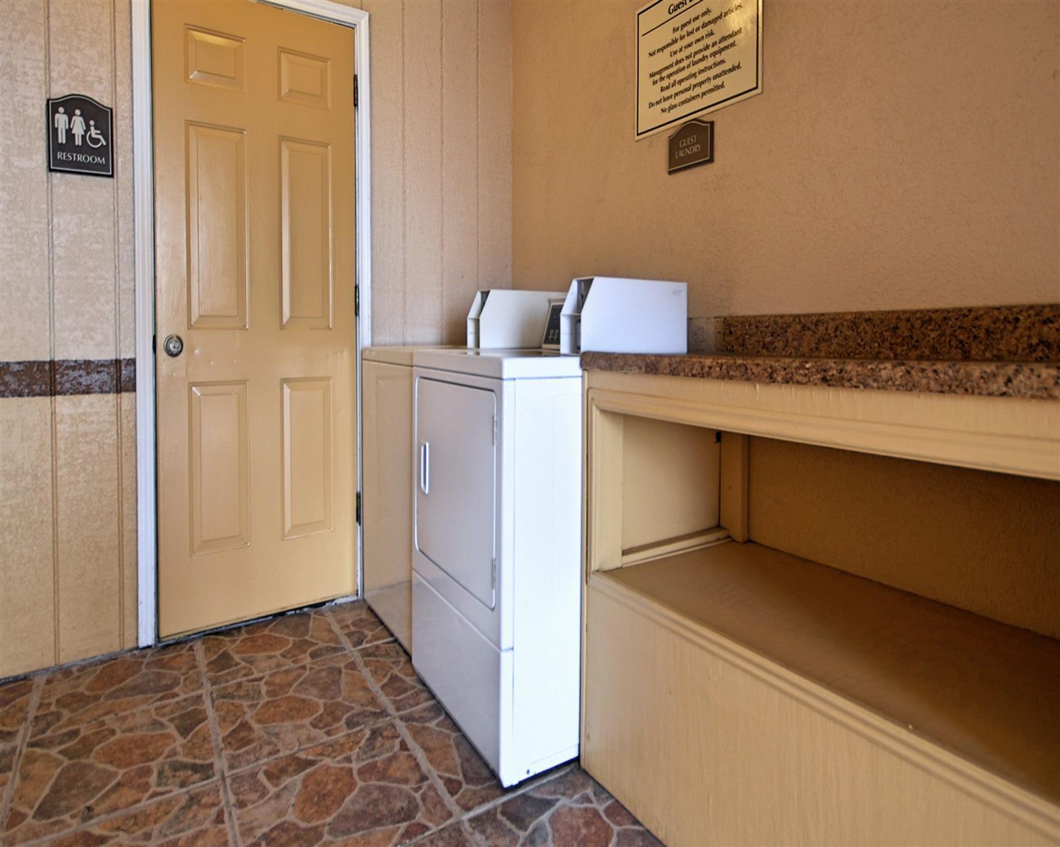 Americas Best Value Inn Kingsville Bagian luar foto