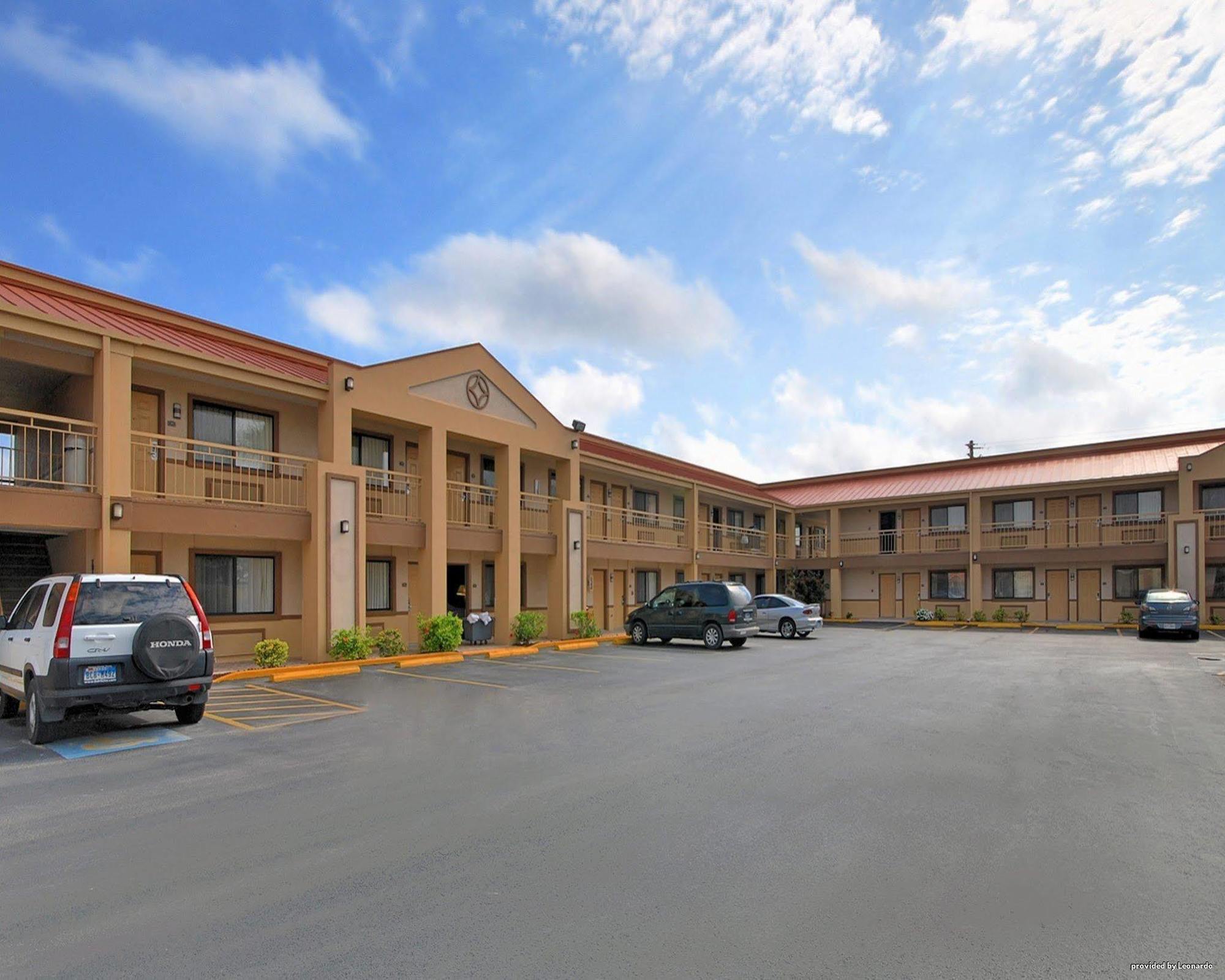 Americas Best Value Inn Kingsville Bagian luar foto