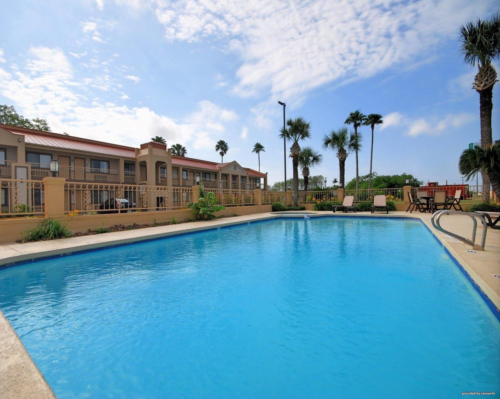 Americas Best Value Inn Kingsville Bagian luar foto