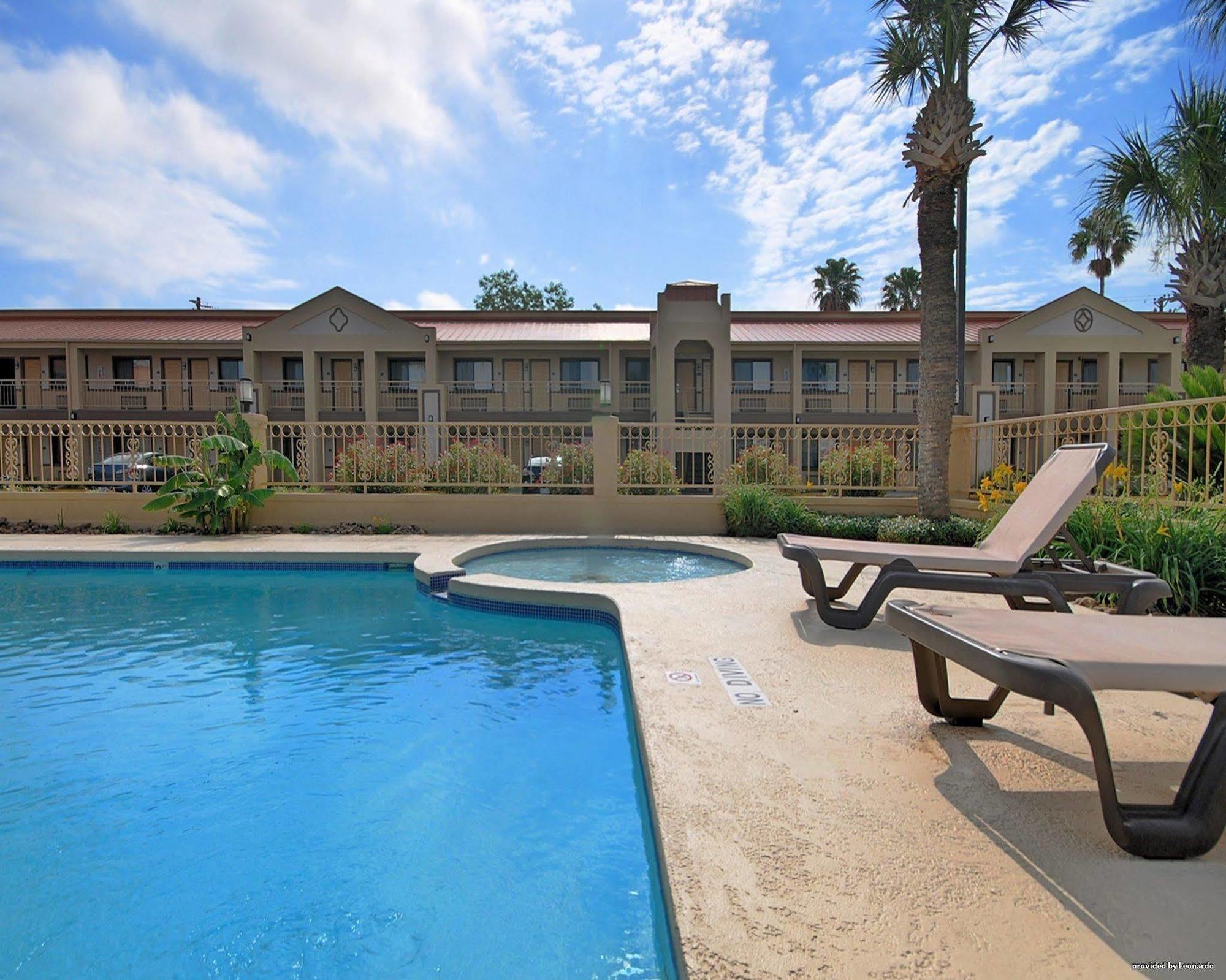 Americas Best Value Inn Kingsville Bagian luar foto