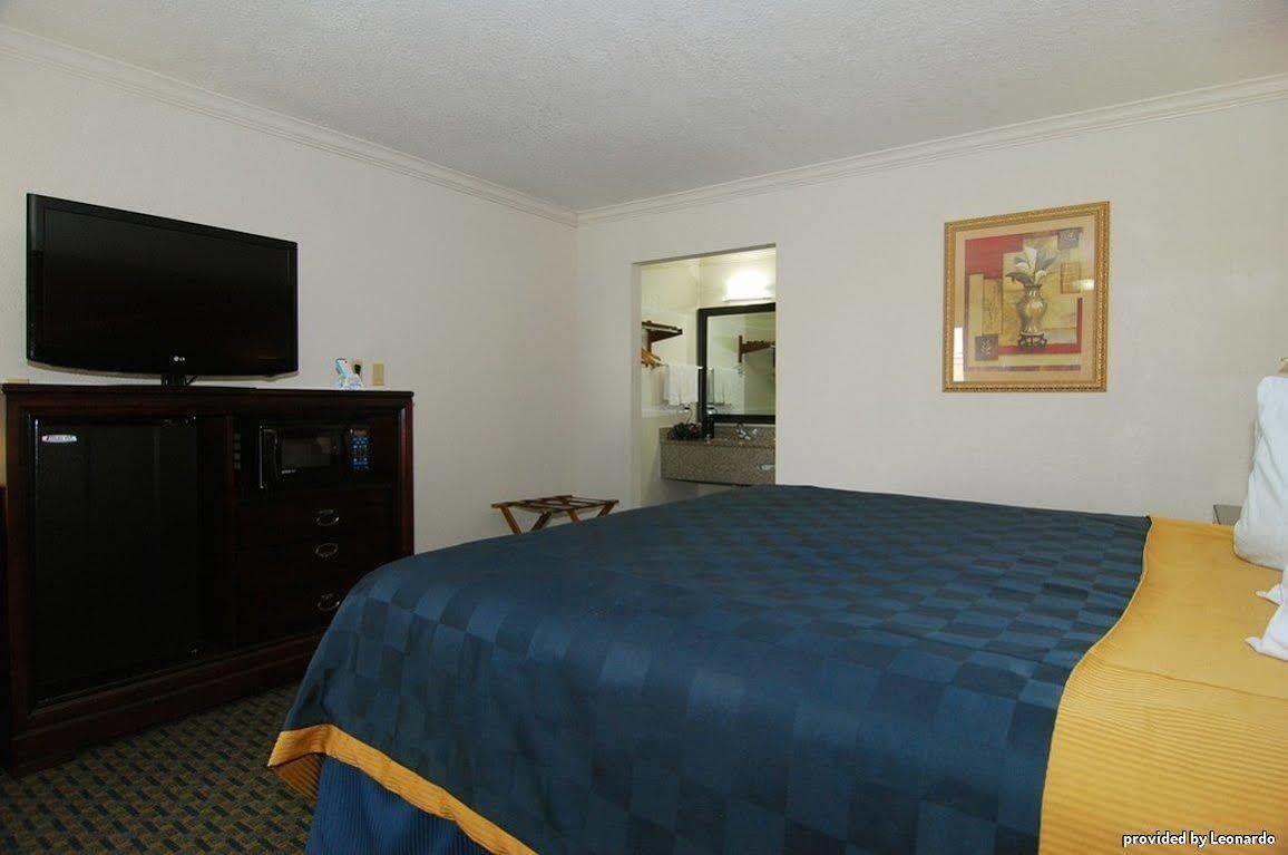 Americas Best Value Inn Kingsville Bagian luar foto