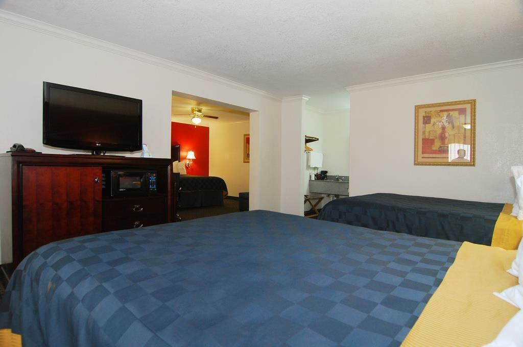 Americas Best Value Inn Kingsville Bagian luar foto