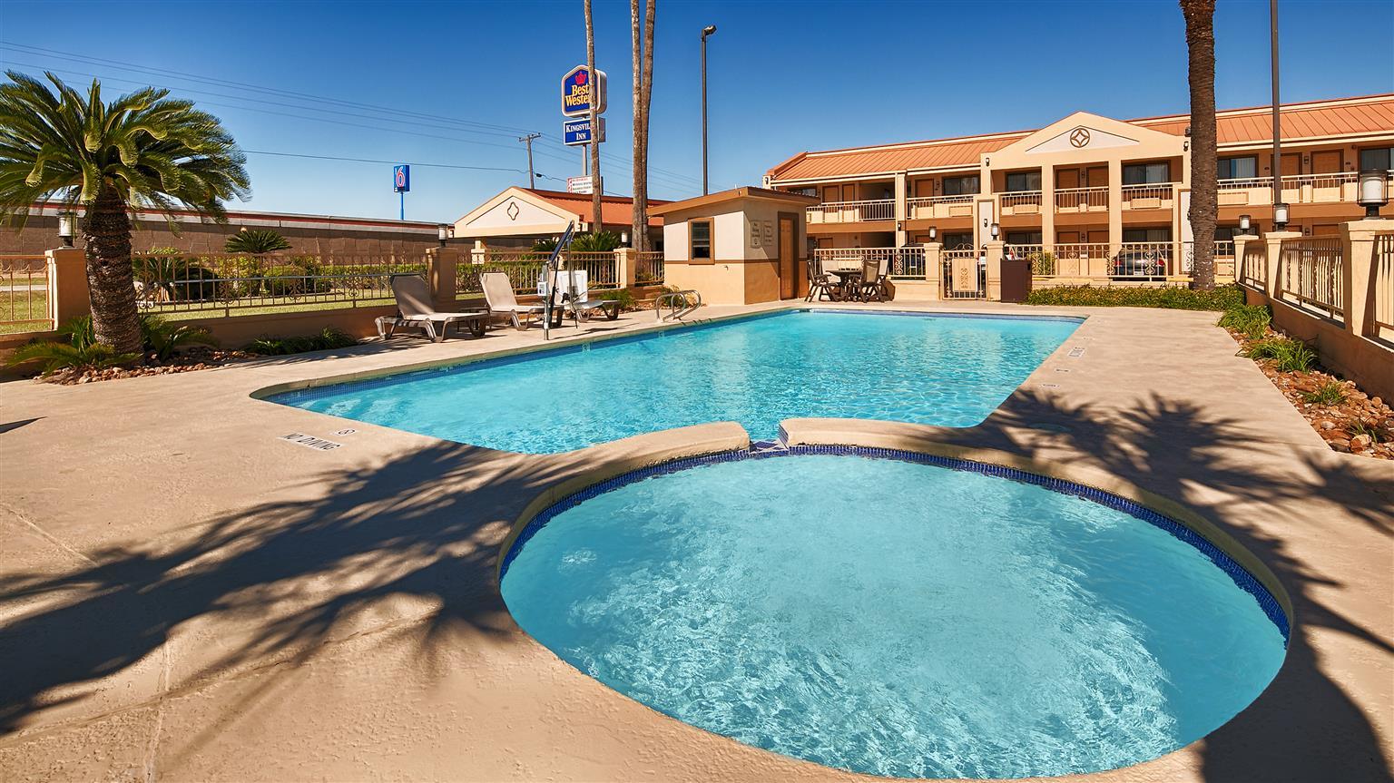Americas Best Value Inn Kingsville Bagian luar foto